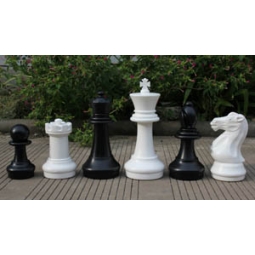 Średniej wielkości zestaw szachów ogrodowych (król 41cm)