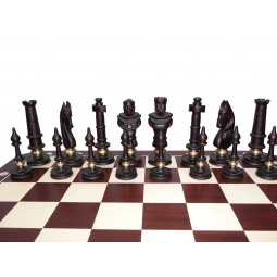 Stolik szachowy z figurami (wysokość 75 cm, wysokość króla 130 mm)