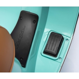 Milly Mally Pojazd na akumulator Vespa GTS Super Mint