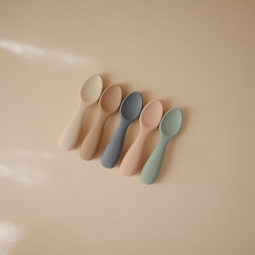 Mushie Łyżeczki Startowe dla Malucha – 2-pack Blush/Shifiting Sand
