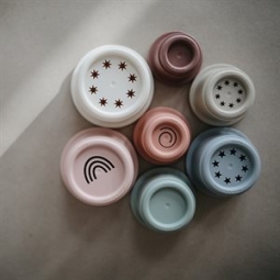 Mushie Piramidka Sensoryczna z Kubeczków - Stacking Cups Original