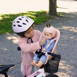Kask rowerowy dla lalki Skrallan